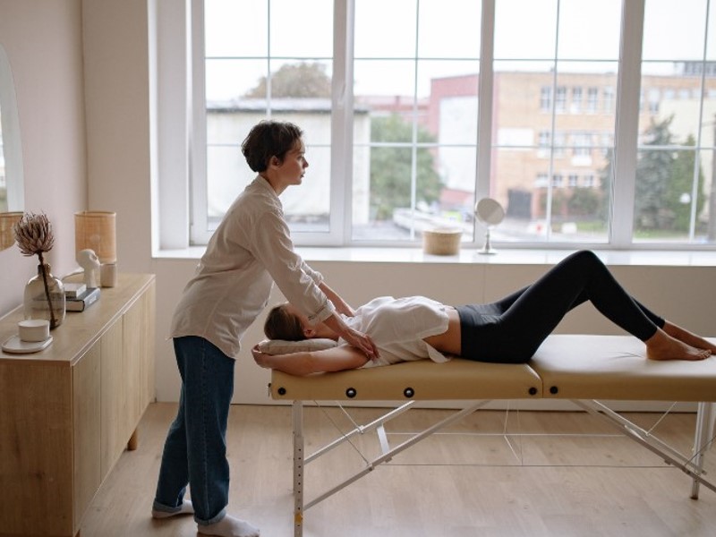 learning massage techniques in a professional manner