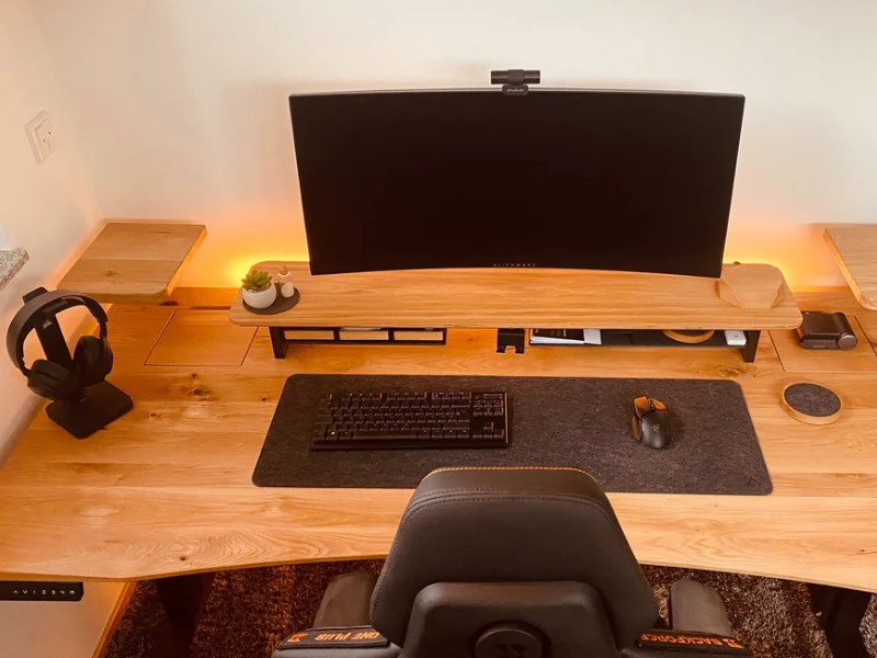 Height adjustable writing desk that offers an organized workspace